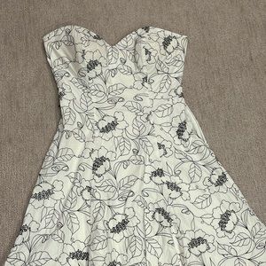 Strapless sweetheart neckline summer dress!